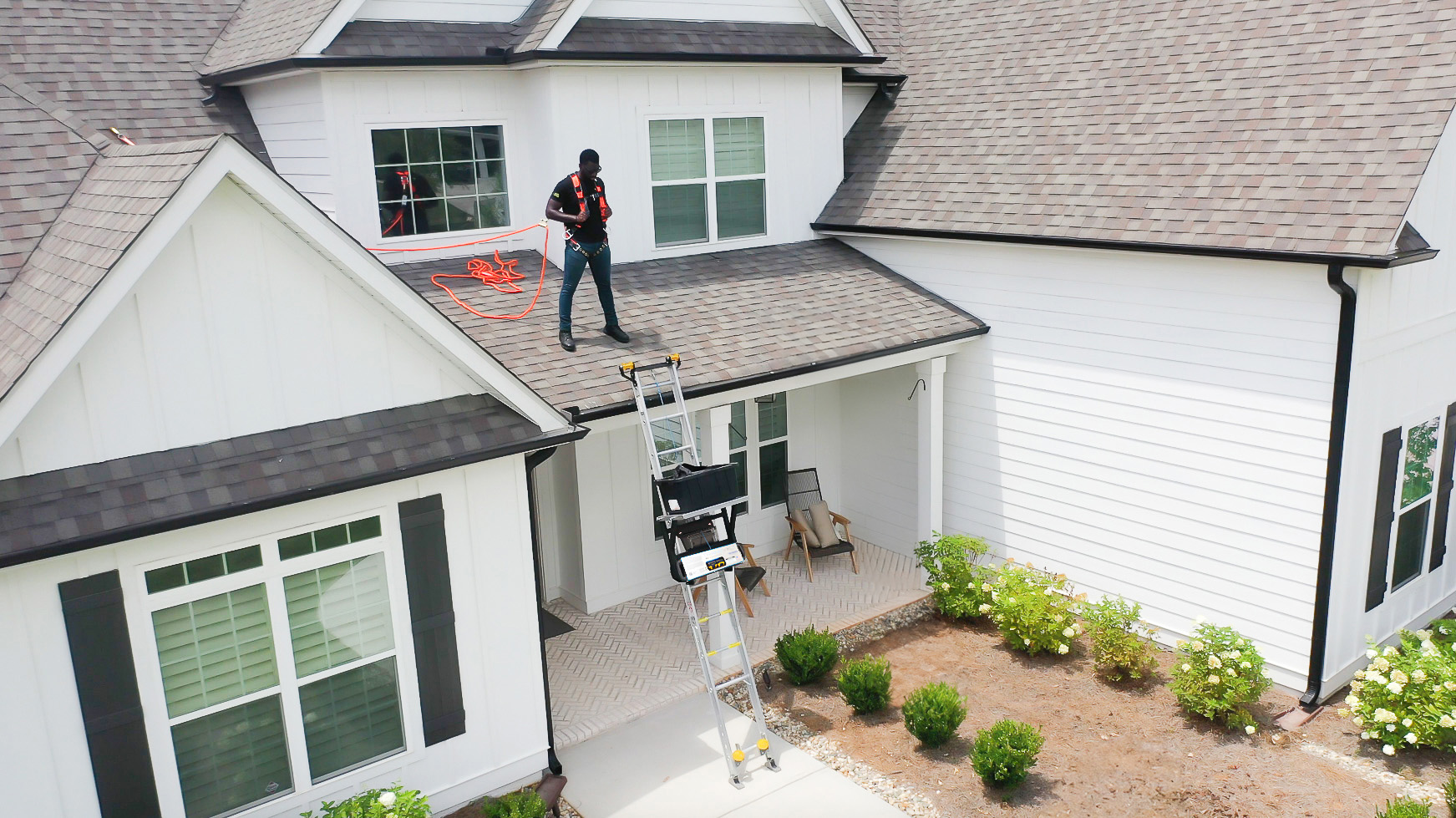 TranzVolt G2 Battery Powered Laddervator in use